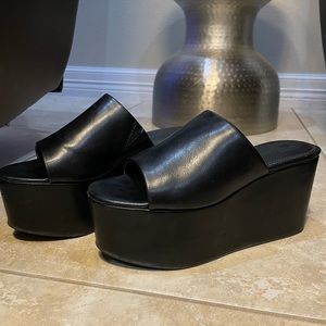 ASOS Design Translator Chunky Flatform Platform in Black